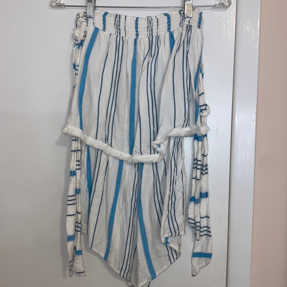 Striped romper with ties around arms - Picture 2 of 3